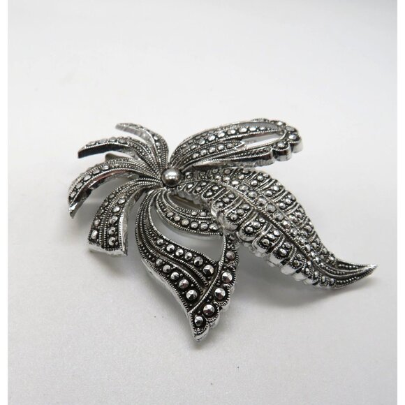 West Germany Flower Brooch Silver Tone Leaf Ribbon 1.5" Vintage Marcasite Look - Picture 8 of 11